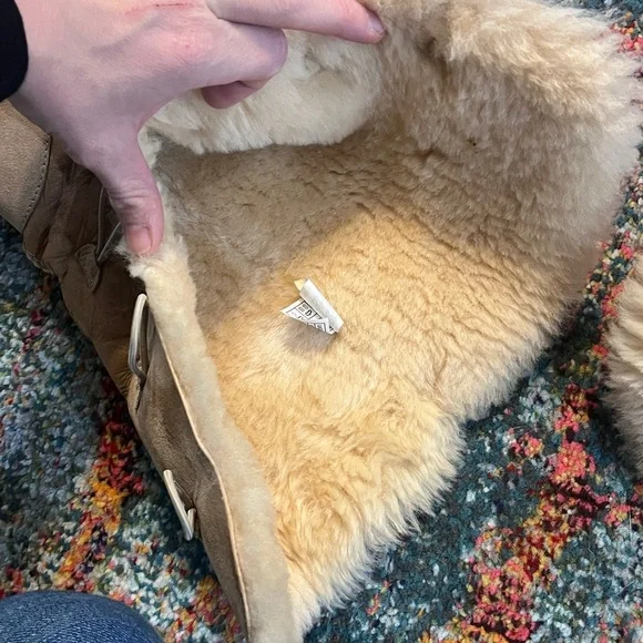 Women’s UGG Bailey Button 3 in Chestnut 7 - Picture 9 of 15